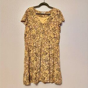 Chic Floral Mini Dress in Yellow